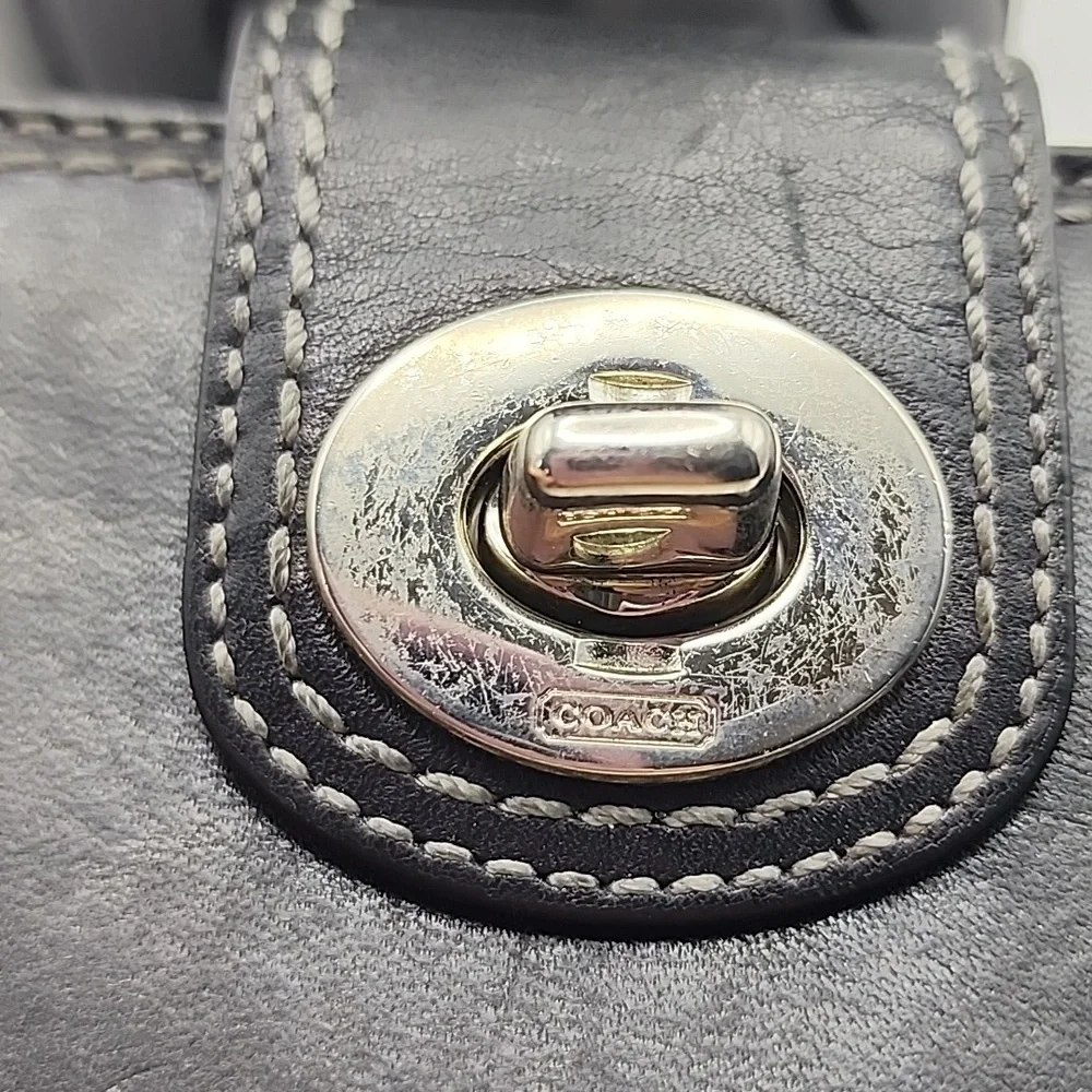Elegant Coach Black/lavender Leather Women's Bag